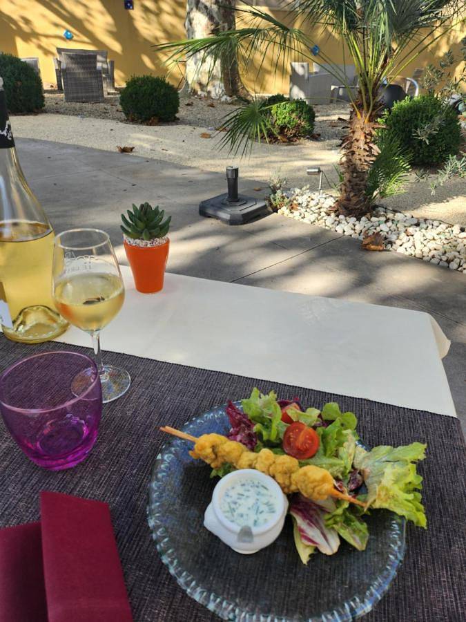 Chambre d’hôte pour 2 personnes, avec terrasse ainsi que jardin et vue dans Dentelles de Montmirail - 2