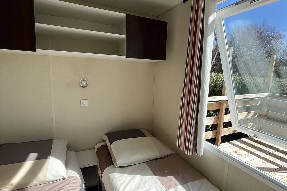 Mobile home sur terrain privé 100 m de la plage in Plouescat, Côte des Légendes
