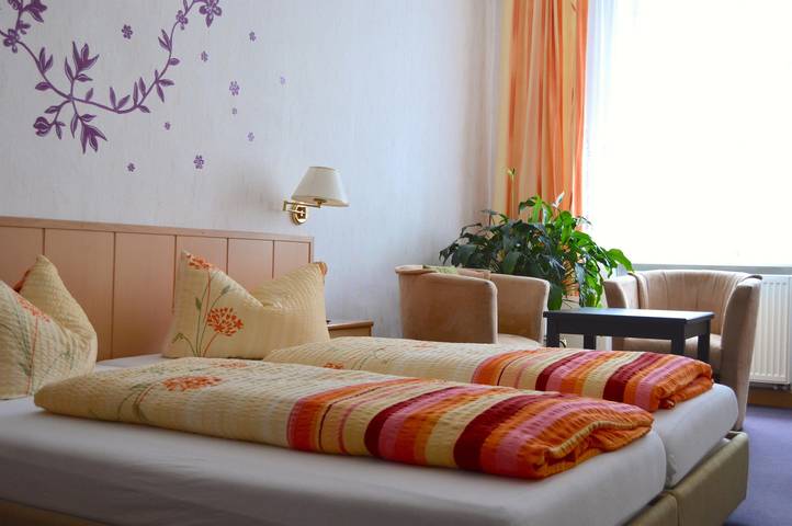 Ganze Ferienwohnung, Doppelzimmer, Dusche, Wc in Zschopau, Erzgebirge