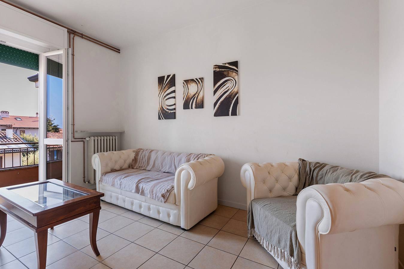 Entire apartment, Apartment 'Gardavoyager' with Lake View, Balcony and Air Conditioning in Peschiera del Garda, Garda Mountains