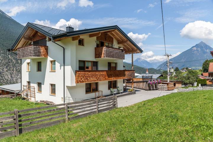 Ganze Wohnung, Ferienwohnung "S'Peaters Imsterberg" mit Bergblick, Gemeinschaftsgarten und Wlan in Kaunergrat, Imsterberg