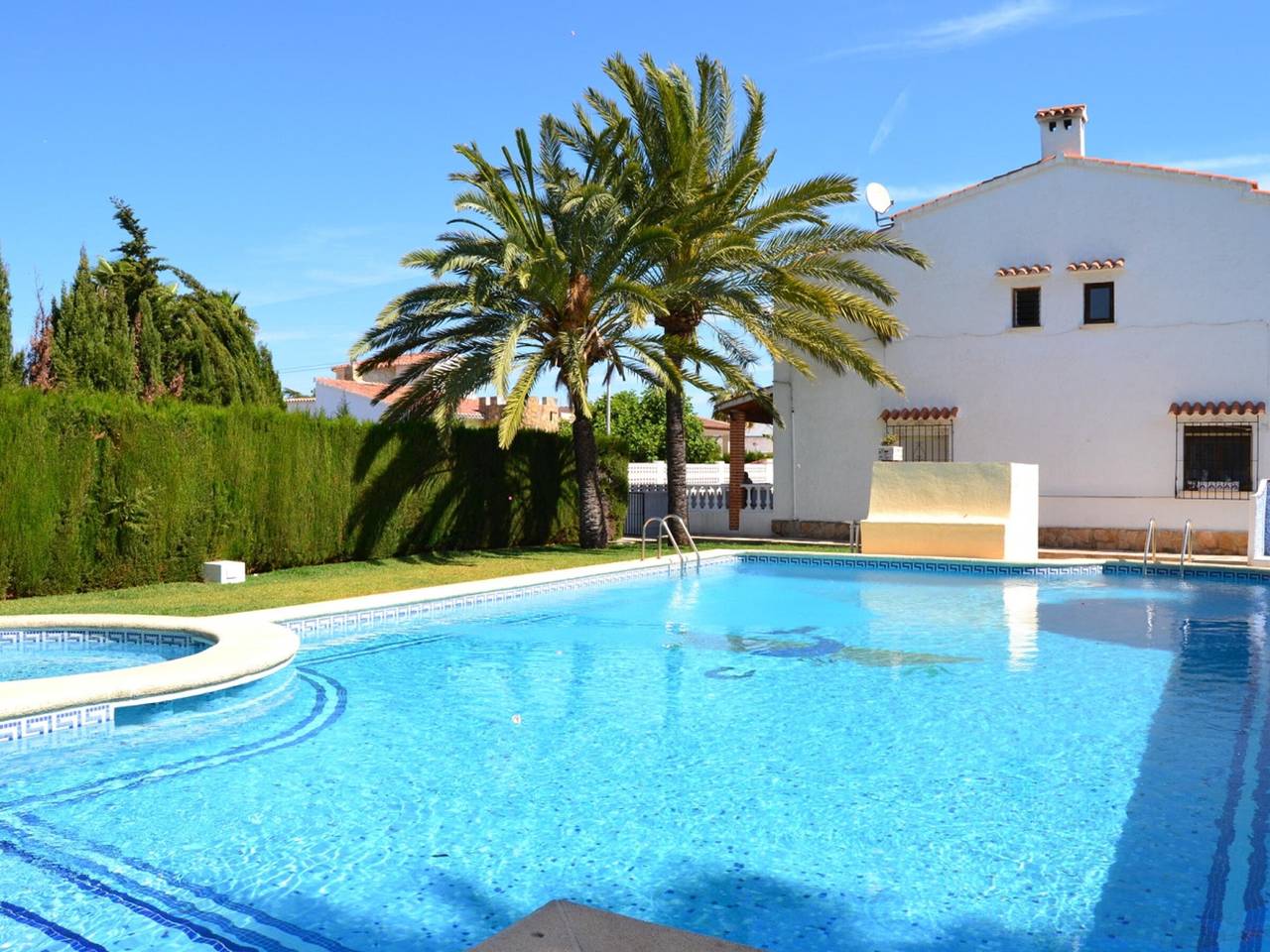 Bungalow acogedor de 2 habitaciones en Els Poblets con Wi-Fi y parking in Almadraba, Costa Blanca