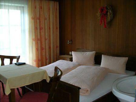 Ganze Ferienwohnung, Doppelzimmer mit Dusche/Wc und Zustellbett in Stubaier Alpen, Längenfeld