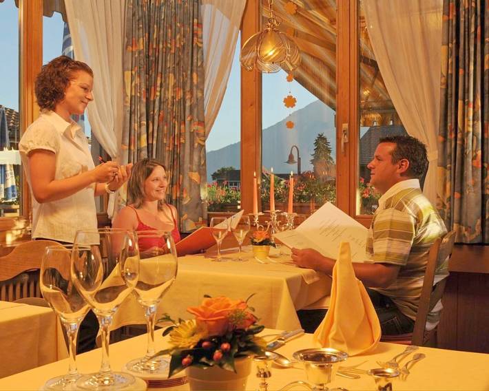 Hôtel pour 2 personnes, avec vue sur le lac ainsi que balcon et vue à Sigriswil - 3