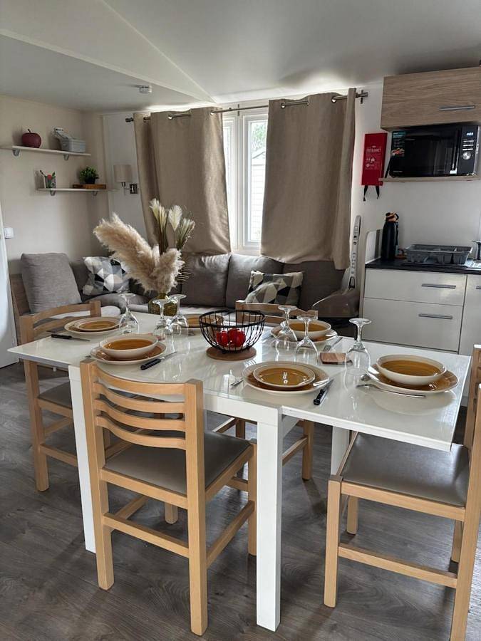 Camping pour 8 personnes, avec piscine et jardin