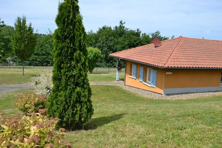 Gîte pour 4 personnes, avec Terrasse ainsi que Jardin et Vue à Mugron