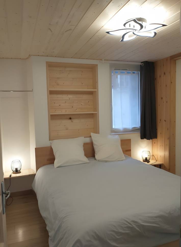 Appartamento intero, Appartamento "Gite Le Saint Nicolas" con vista montagna, terrazza condivisa e Wi-Fi in La Rixouse, Jura Francais