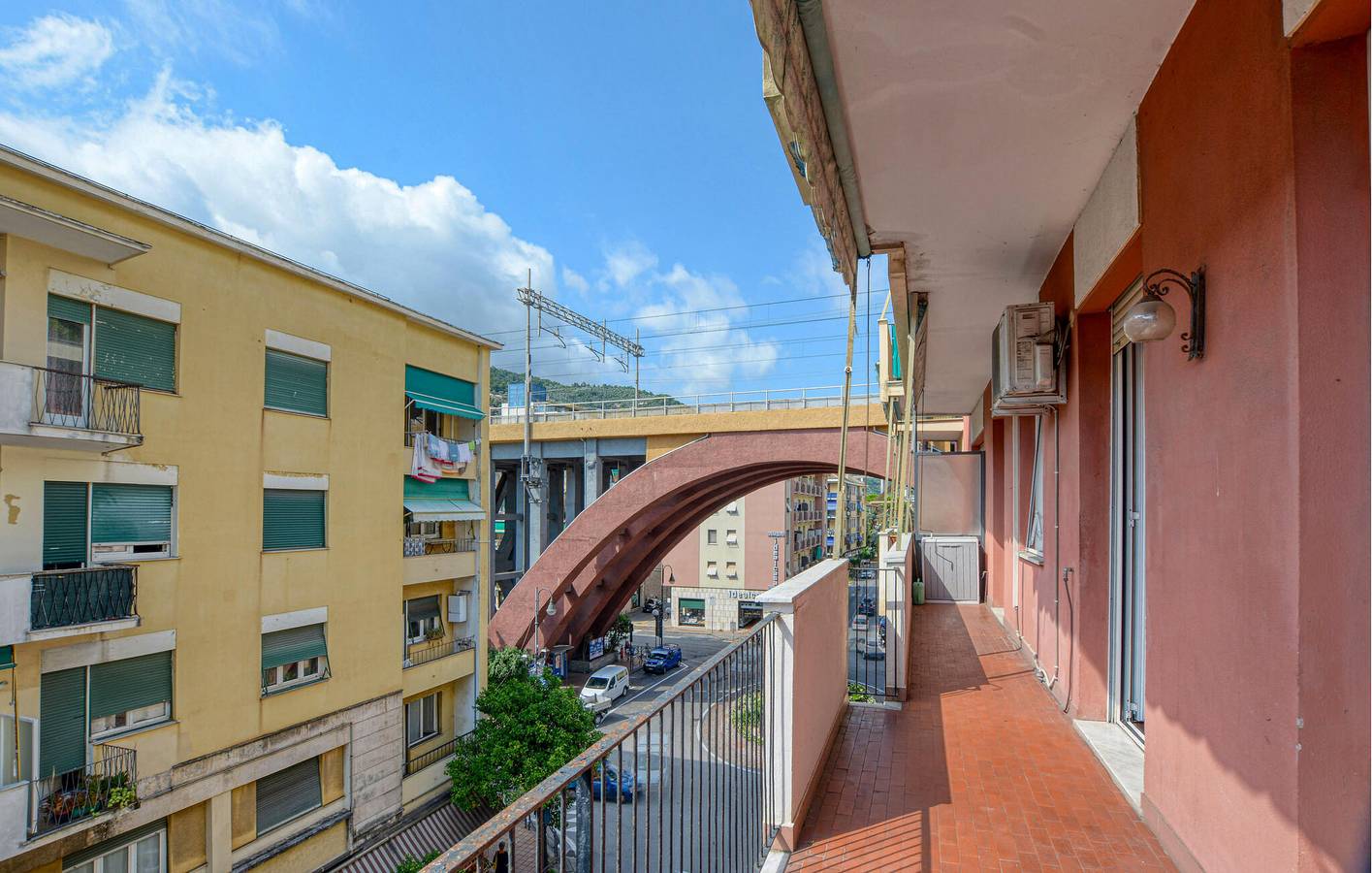 Appartamento intero, Appartamento sulla spiaggia con terrazza e WiFi, a 200 m dalla spiaggia in Recco, Riviera di Levante