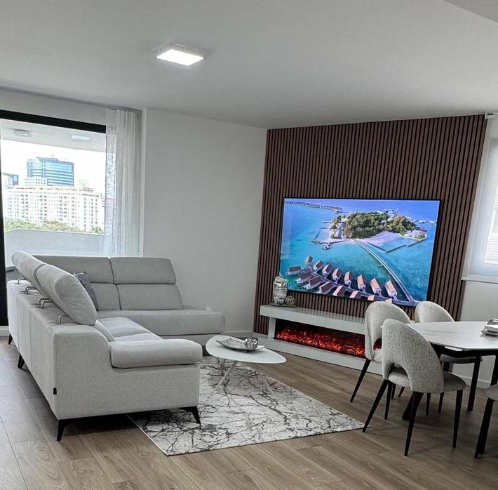 Ferienwohnung für 5 Personen, mit Pool und Ausblick sowie Balkon in Valencia