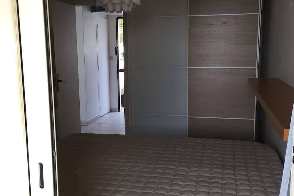 Apartamento entero, 50m Frente de la playa, 70m2 de lujo, Wi-Fi, 60m2-terraza, Completa Su in Carry-le-Rouet, Istres region