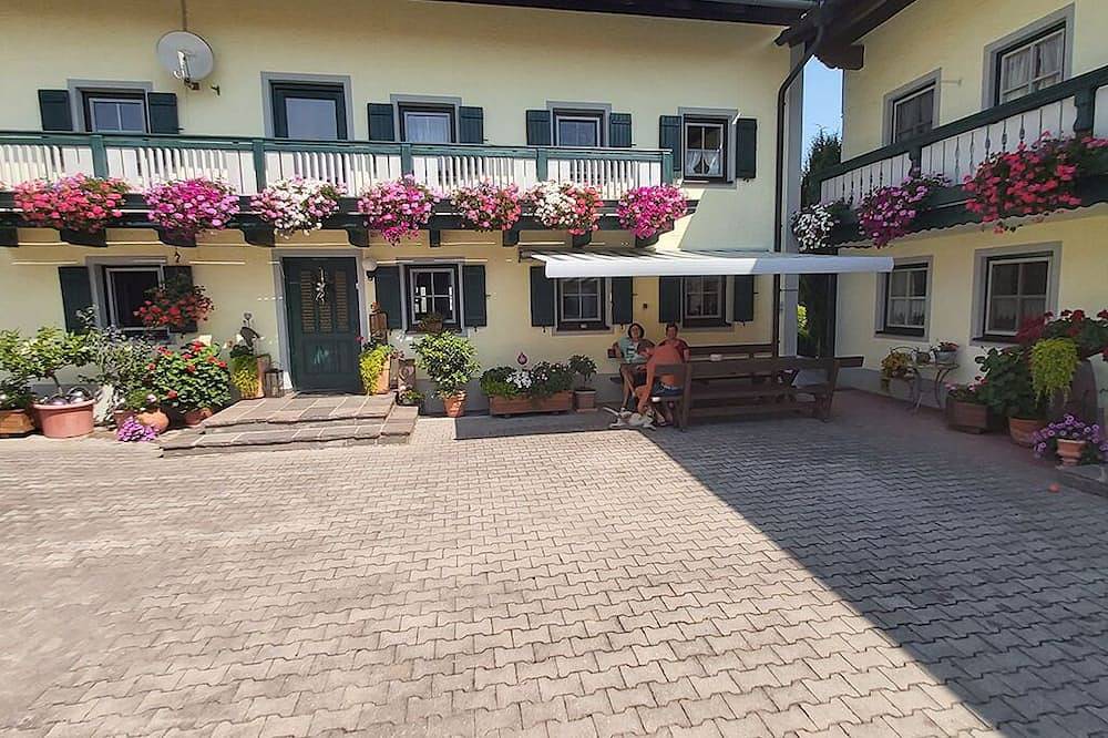 Ganze Wohnung, Ferienwohnung mit Terrasse | Urlaub auf dem Bauernhof in Bad Birnbach, Bayerische Golf und Thermenland
