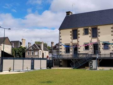 Gîte pour 12 personnes, avec jardin à Cuves