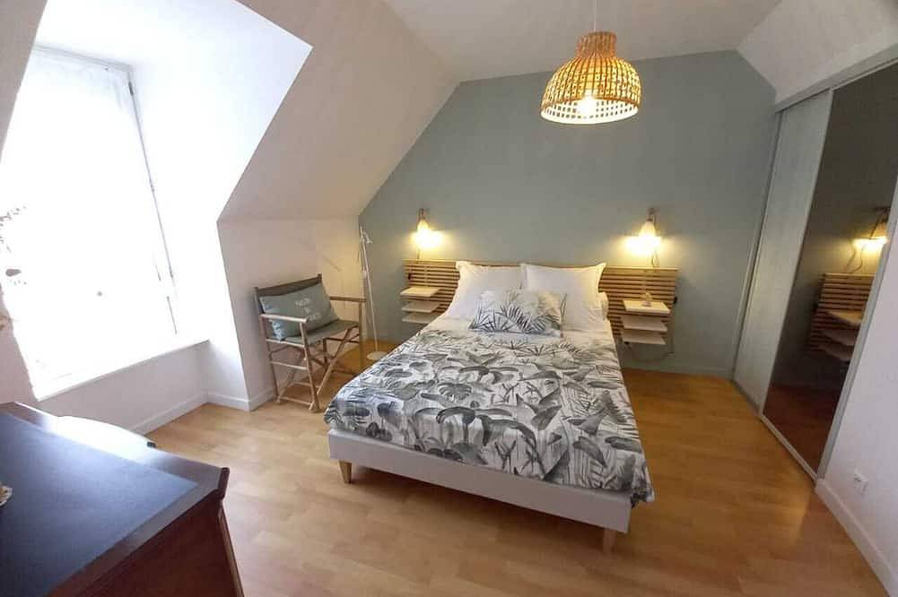 Breton house, south-facing terrace, 4/5 pers. 7 minutes from the beach by car! in Pont-l'Abbé, Quimper region