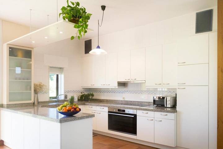 Location de vacances pour 9 personnes, avec terrasse ainsi que vue et jardin à Brión - 3