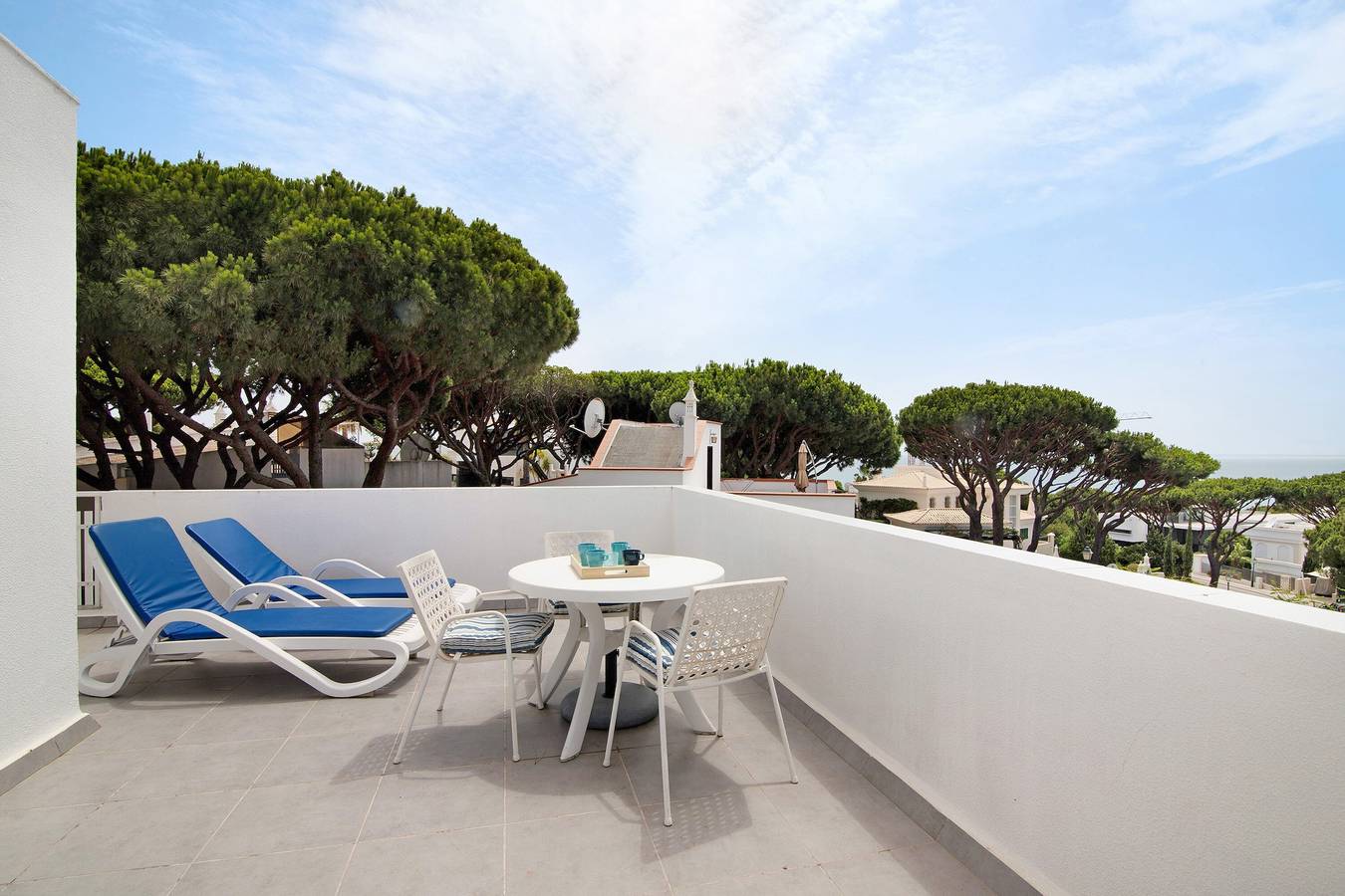 Villa 'Harlequin' mit Meerblick, Wi-Fi und Klimaanlage in Vale do Lobo, Almancil
