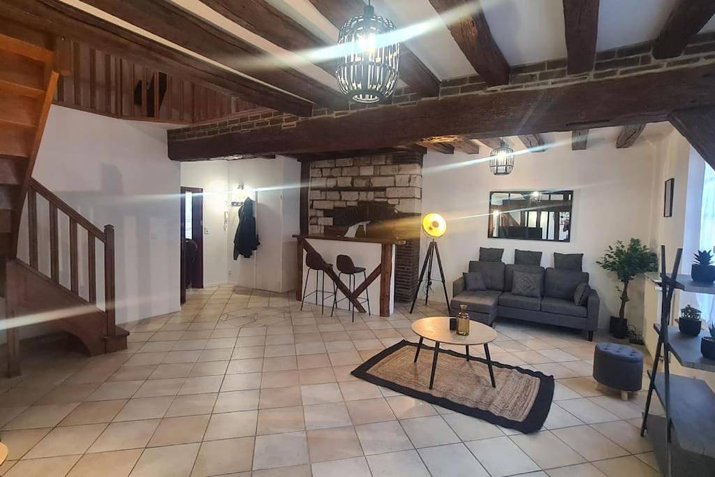 Appartement entier, Three-Bedroom Apartment in Troyes, Aube