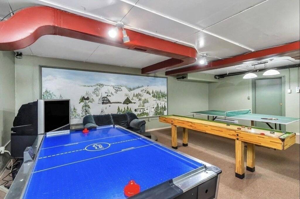 Ganze Wohnung, Hemlock Haven | Ski-in/out, Hot tub, Sauna, Pool, Wi-Fi, Bbq, Games Room, 2Queen in Fraser Valley Regional District