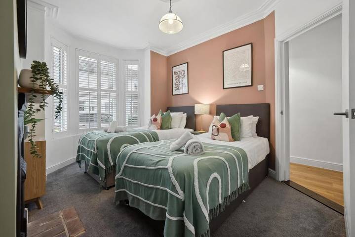 Holiday rental for 9 people, with view and garden, child-friendly in Portsmouth