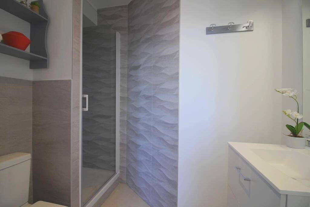 Appartement entier, Studio Cosy Les Roses Tremieres 3 étoiles centre Plouharnel proche mer in Plouharnel, Côte des Mégalithes