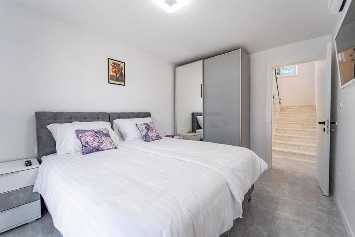 Villa pour 8 personnes, avec piscine ainsi que vue et jardin à Sumartin - 4