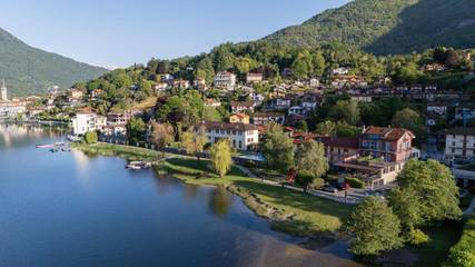 Hôtel pour 5 personnes, avec piscine et balcon ainsi que vue et vue sur le lac dans Mergozzo