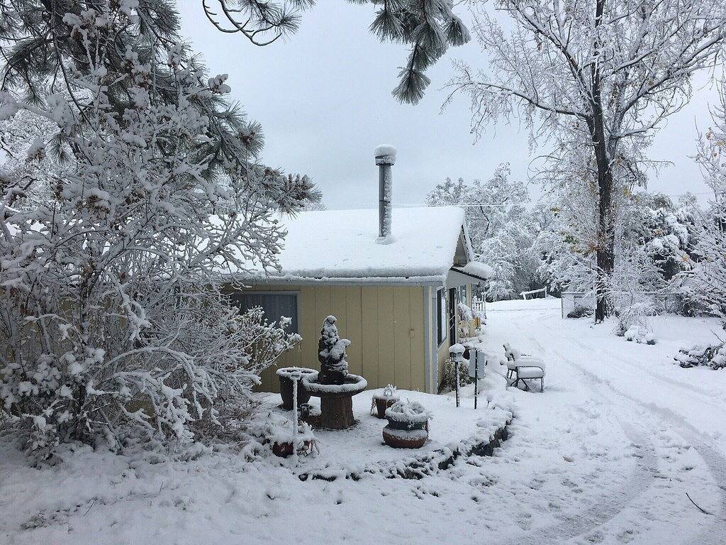 Private two bedroom cottage off Historic Highway 49. in Madera County