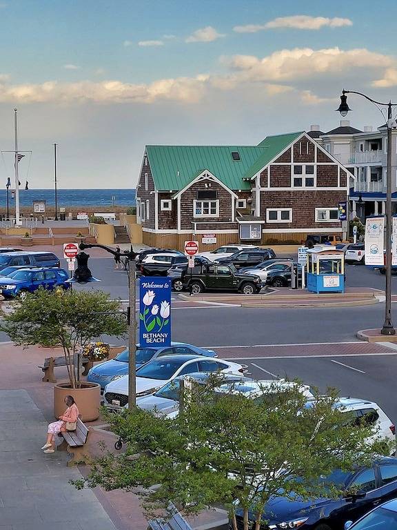 Inviting Oasis & Water Views Less Than 1 Mile from Beach! In-Town Parking Pass! in Bethany Beach, Sussex County (Delaware)
