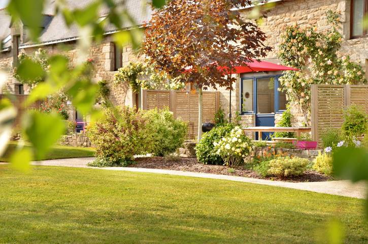 Gîte pour 6 personnes, avec jardin ainsi que piscine et terrasse