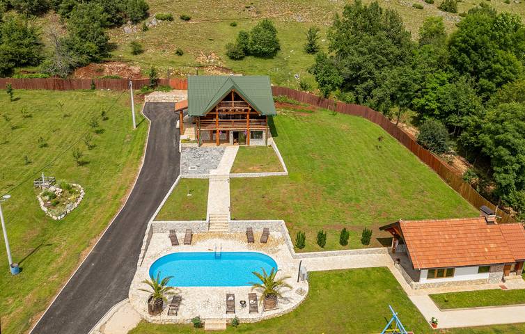 Ferienhaus für 9 Personen, mit Sauna und Whirlpool sowie Garten, kinderfreundlich