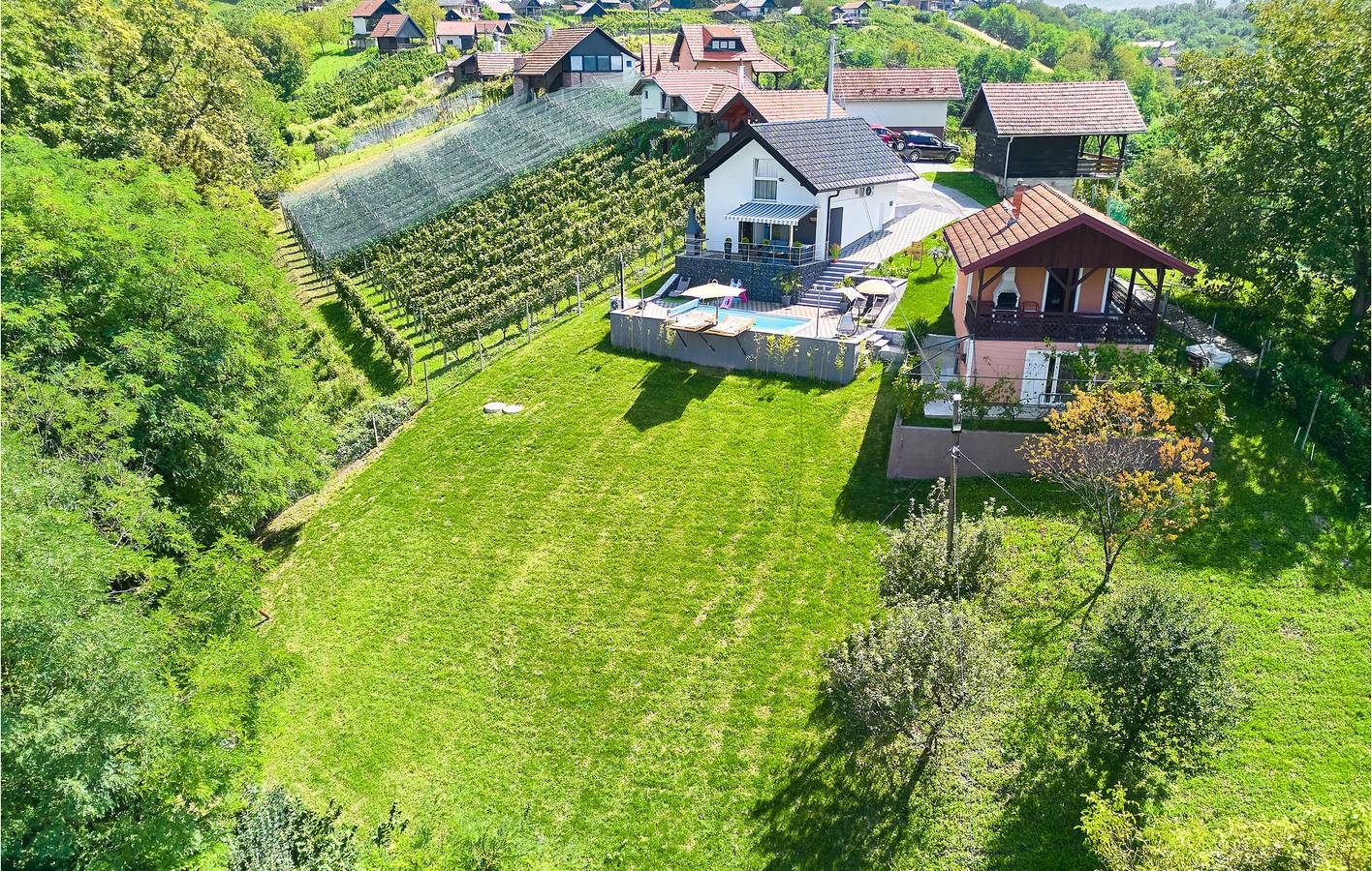 Apartamento moderno con piscina, terraza y barbacoa, a 2,5 km de la localidad de Donja Stubica in Condado de Krapina-Zagorje