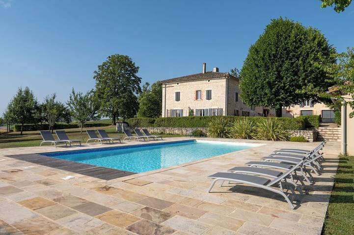 Gîte pour 4 personnes, avec piscine et jardin ainsi que terrasse et sauna à Andillac