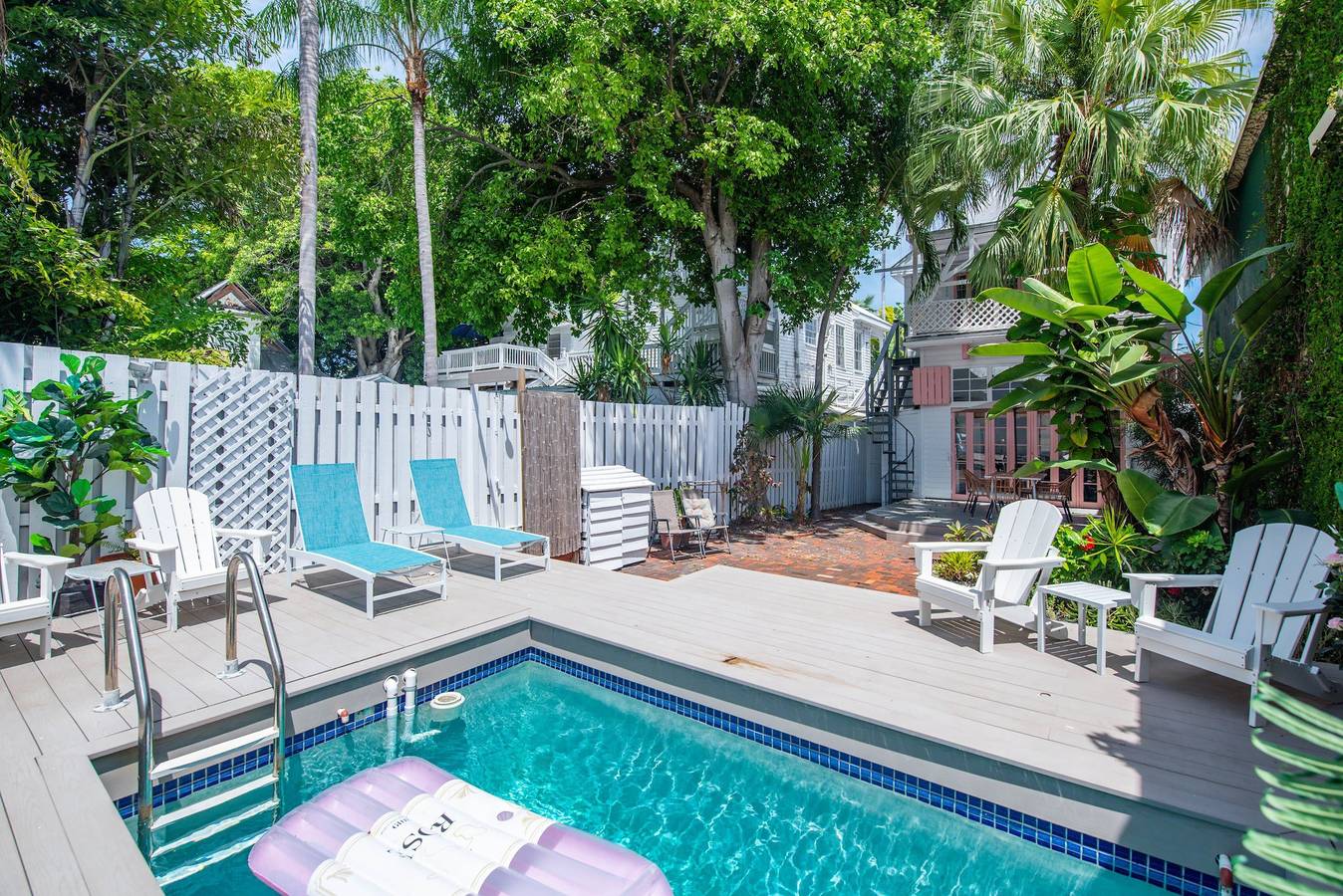 Helt studio, New  Rose Petal Petite Suite - Pool   Parking  in Key West, Lower Keys