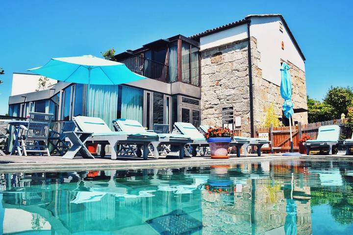 Apartamento para 10 personas, con Terraza además de Jardín y Piscina en Meaño
