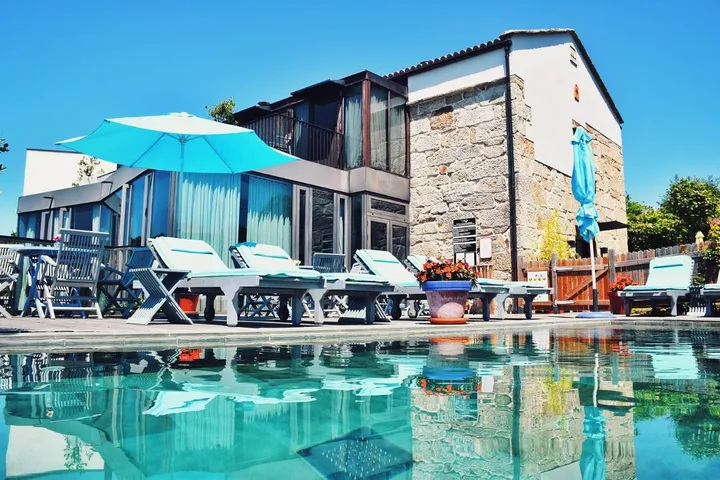 Hotel para 10 personas, con piscina y jardín - 1