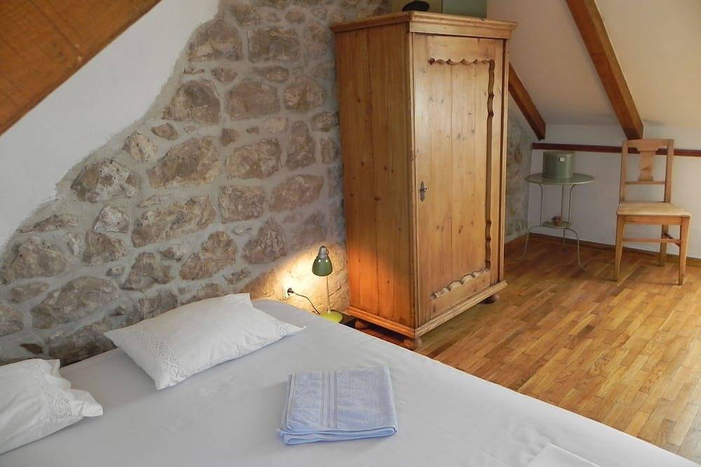 Villa on the edge of a medieval town near Dubrovnik, 5-minute walk to the beach in Cavtat, Dubrovnik-Neretva