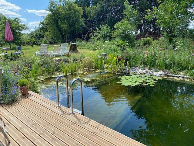 Chambre d’hôte pour 2 personnes, avec piscine et jardin, animaux acceptés à Mazières-Naresse