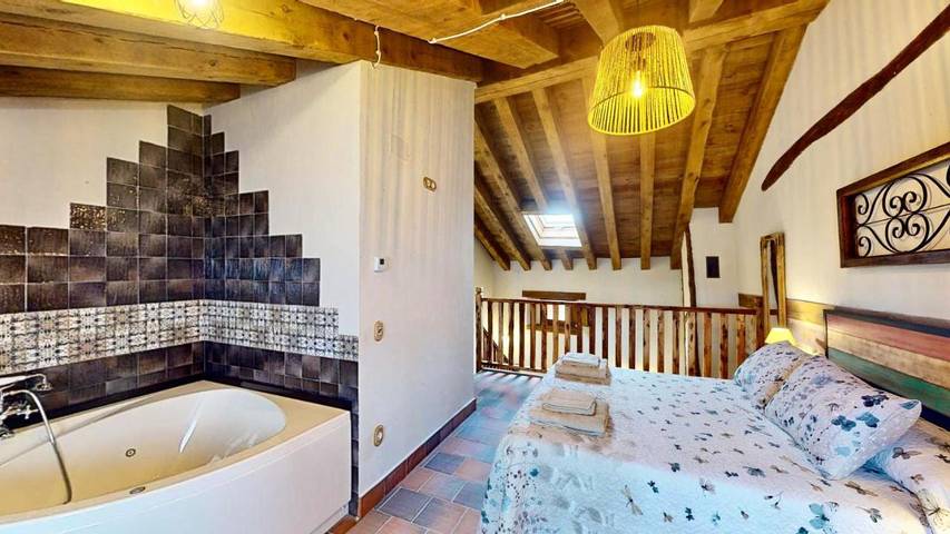 Casa de vacaciones para 2 personas, con Jacuzzi además de Terraza y Vistas en Comarca de Segovia