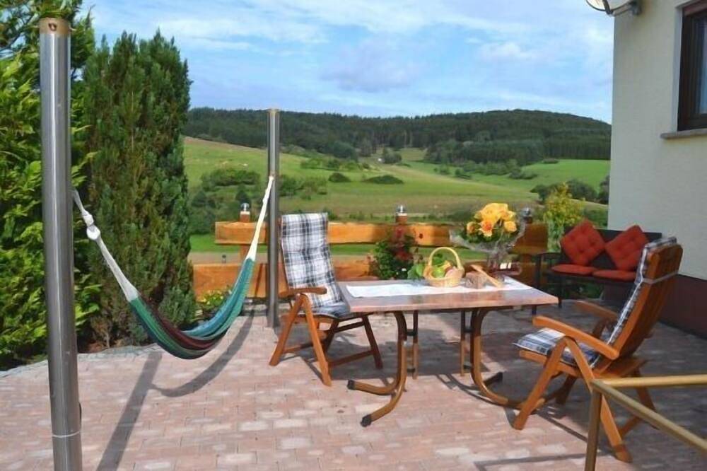 Ebenerdiges 4-Sterne-Ferienhaus in stiller Ortsrandlage mit See- & Strandnähe in Bischoffen, Naturpark Lahn-Dill-Bergland