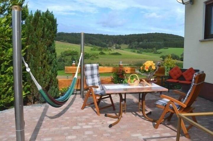 Ferienhaus für 4 Personen, mit Terrasse und Garten in Bischoffen