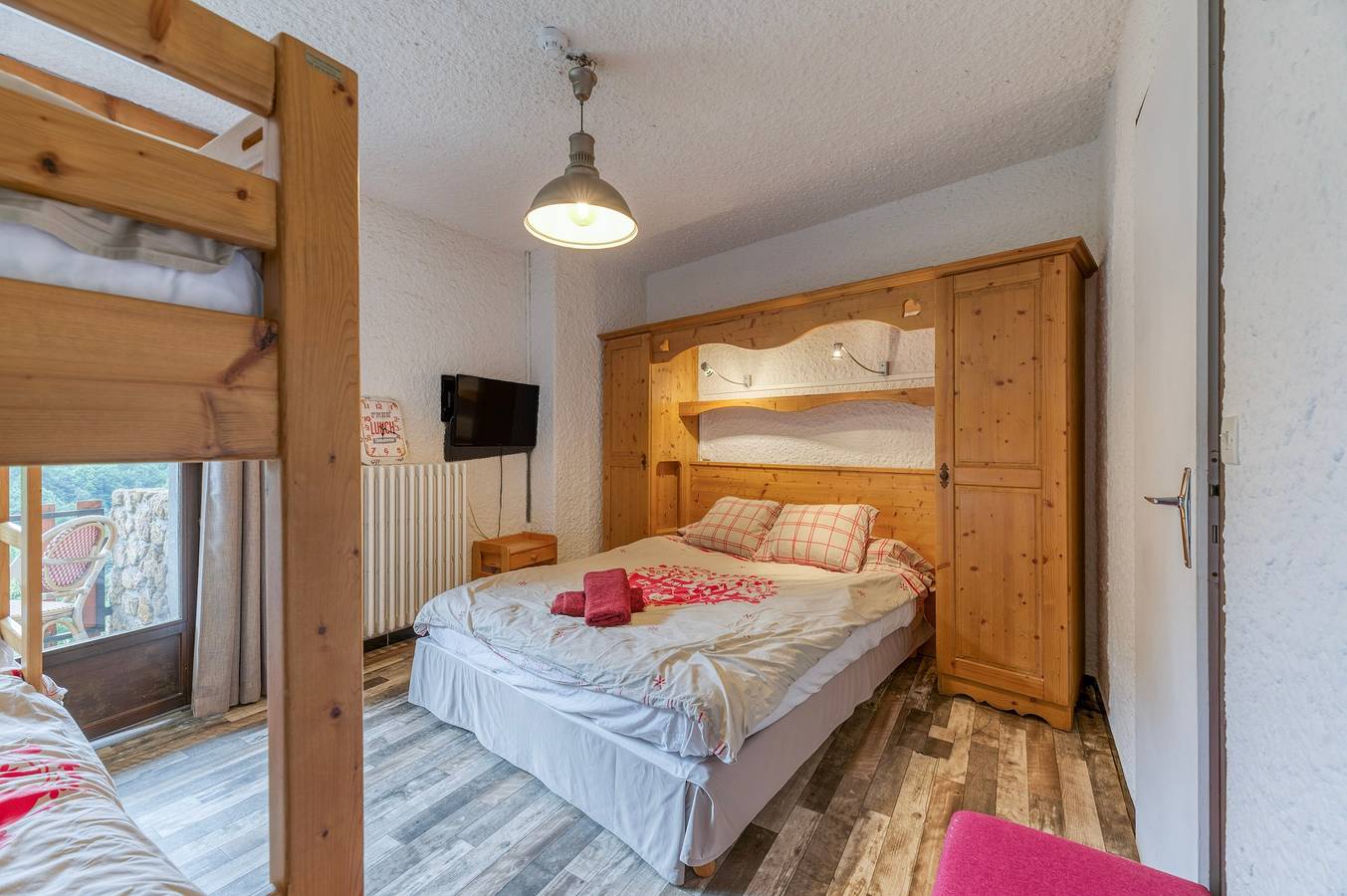 Room 'Room 3' with Mountain View and Balcony in Oz, Écrins National Park