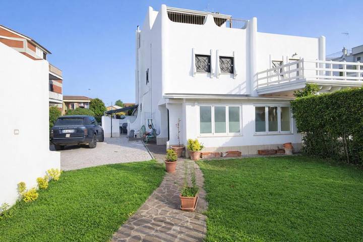 Casa vacanza per 8 persone, con Balcone e Terrazza nonché Giardino e Panorama a Torvaianica