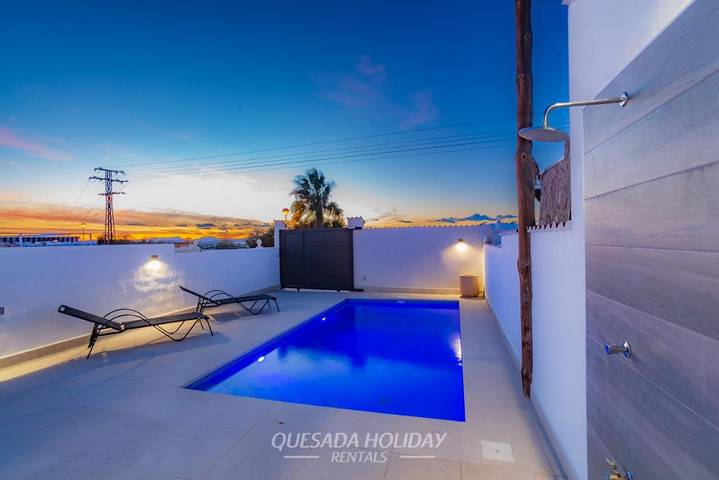 Casa rural para 5 personas, con jardín además de piscina y vistas en Rojales