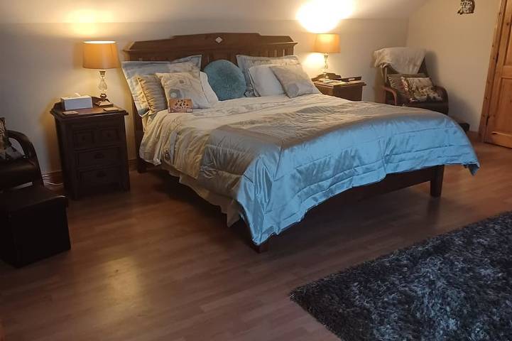 Deluxe double bedroom in a picturesque location just 25 minutes from Galway City in County Galway