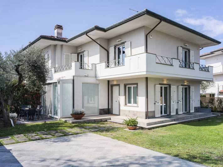 Villa für 6 Personen, mit Pool und Garten in Massa