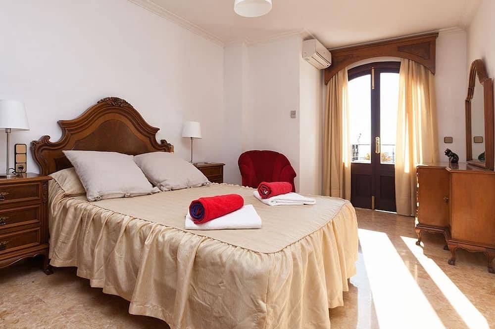 Spectacular house with pool at the foot of the Sierra de Tramuntana. in Moscari, Selva