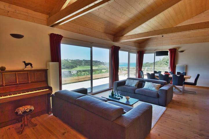 Location de vacances pour 8 personnes, avec Balcon et Jardin à Saint-Jean-du-Doigt
