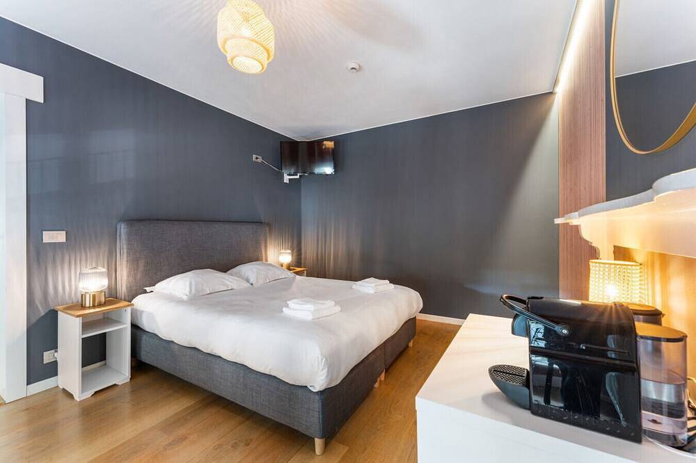 Romantic room in 18th century old house in Bruges, Flandre-Occidentale