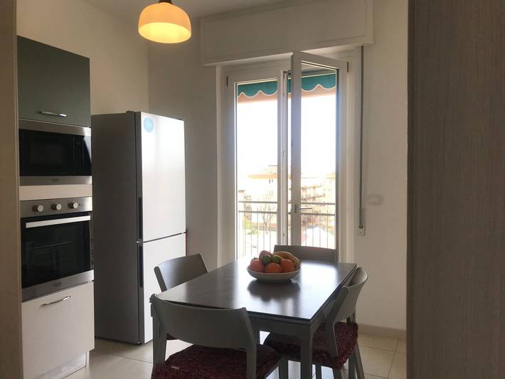 Entire apartment, 'White' mit Balkon in Pietra Ligure, Pietra Ligure Municipality