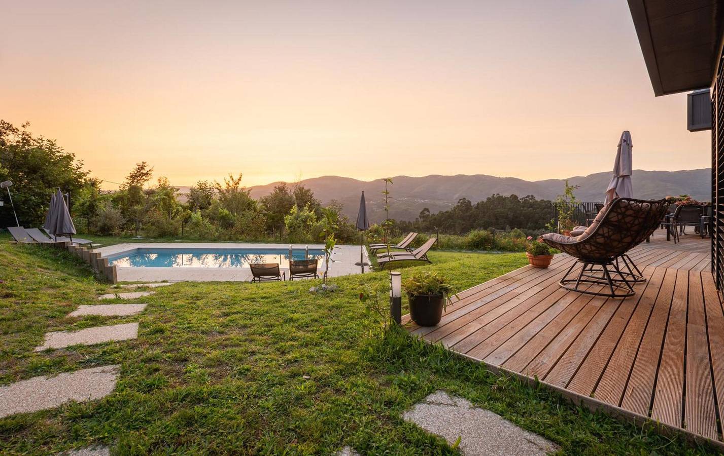 Chalet 'Casas Dos Jarros' with Mountain View and Private Jacuzzi in Terras de Bouro, Braga (distrikt)