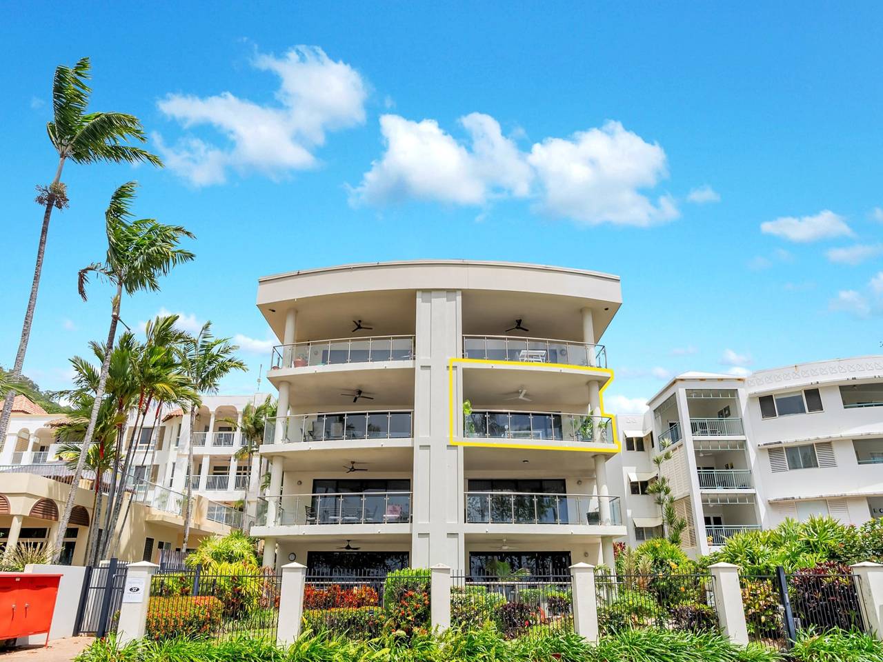 Ganze Wohnung, 3-Bett-Apartment am Strand mit Pool und atemberaubendem Meerblick in Trinity Beach, Cairns
